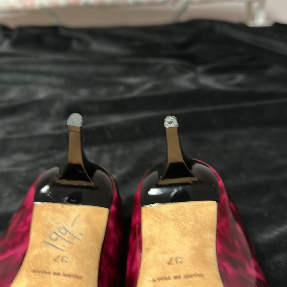 Jimmy Choo red and black Women's Shoes size 37. One small mark on one heel - Picture 6 of 8